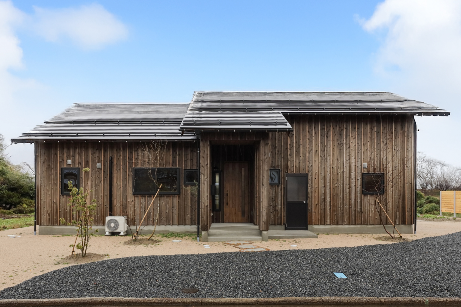 無垢材に包まれた、暮らしと仕事を楽しむ平屋｜新潟市秋葉区