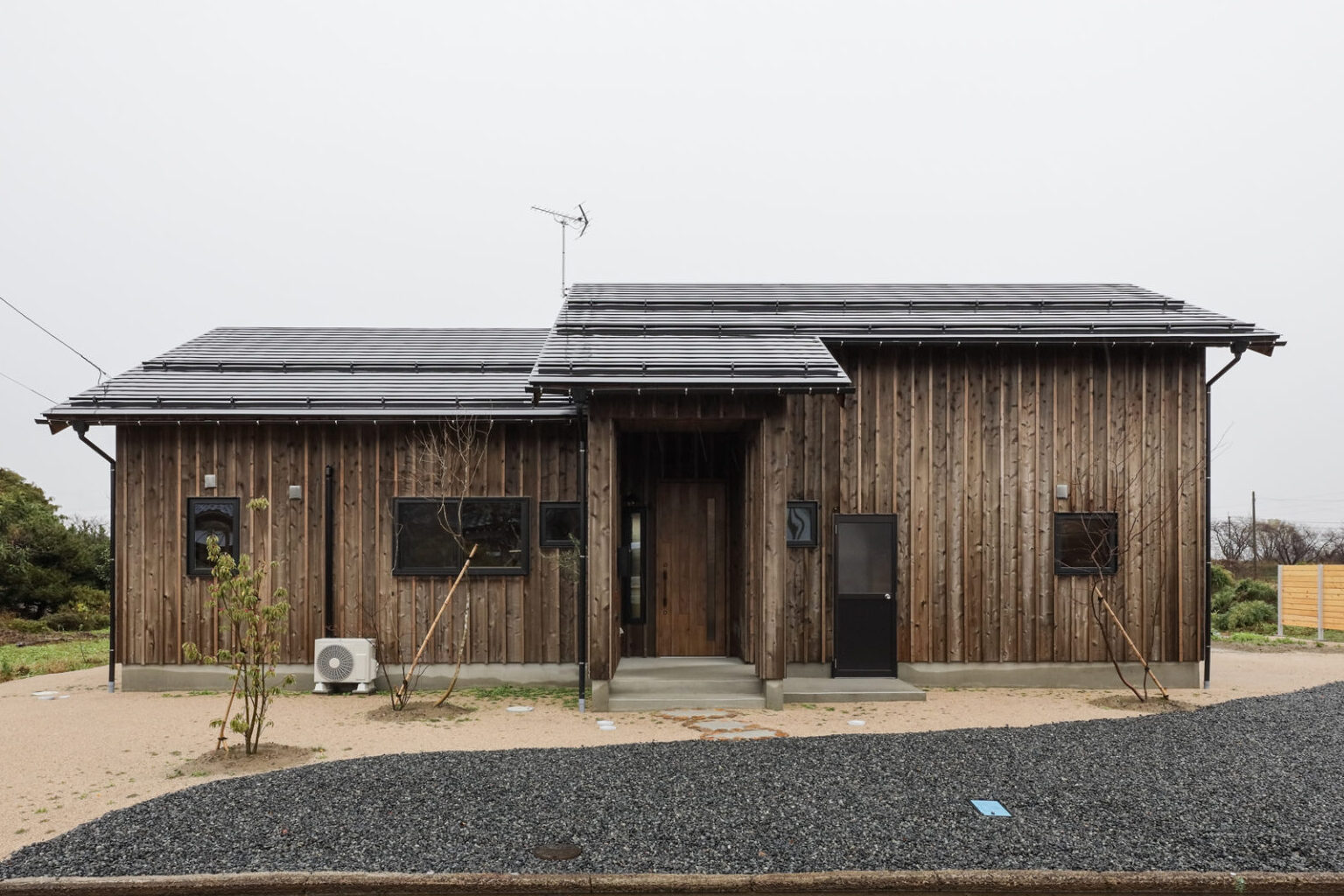 無垢材に包まれた、暮らしと仕事を楽しむ平屋｜新潟市秋葉区